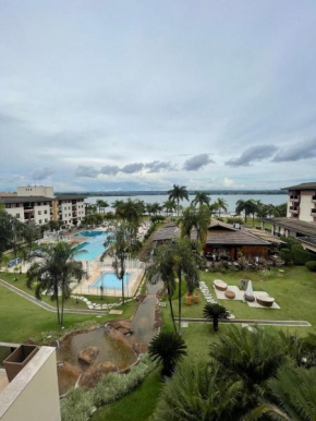 Flat Life resorts, beira lago.